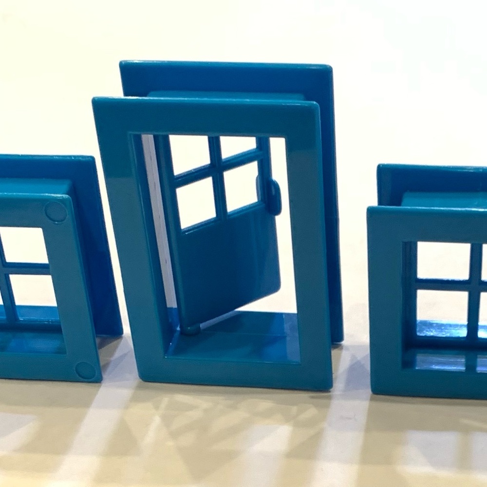 Vintage LINCOLN LOGS PARTS 1 BLUE DOOR 3 BLUE WINDOW 1 BLUE CHIMNEY Replacement